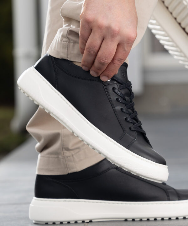 gregers Avenue light leather - black